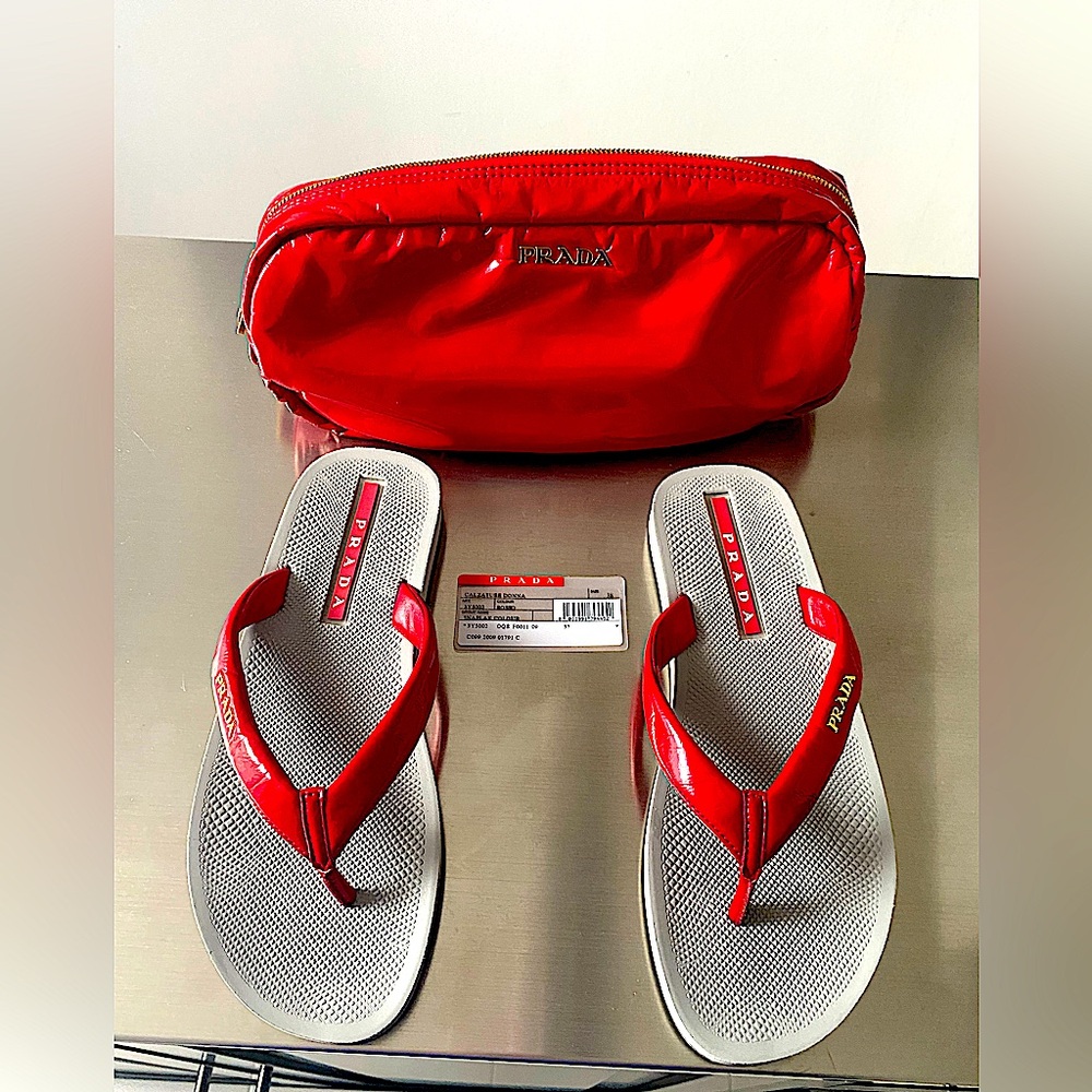 PRADA RED PATENT FLIP FLOPS, SIZE 38(8) WITH A RED PATENT BAG